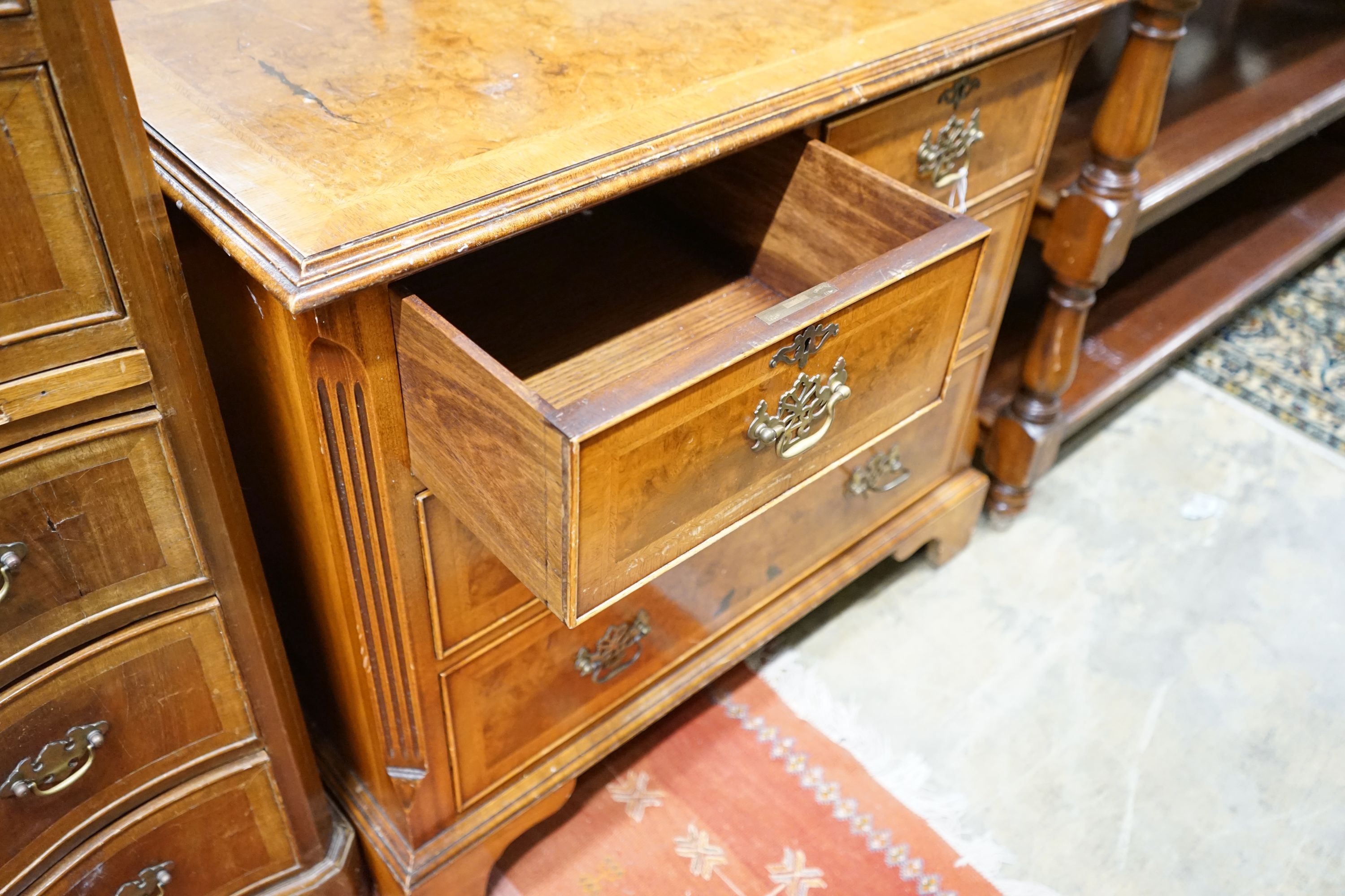 A reproduction 18th century style banded walnut chest of drawers, width 92cm, depth 47cm, height 81cm